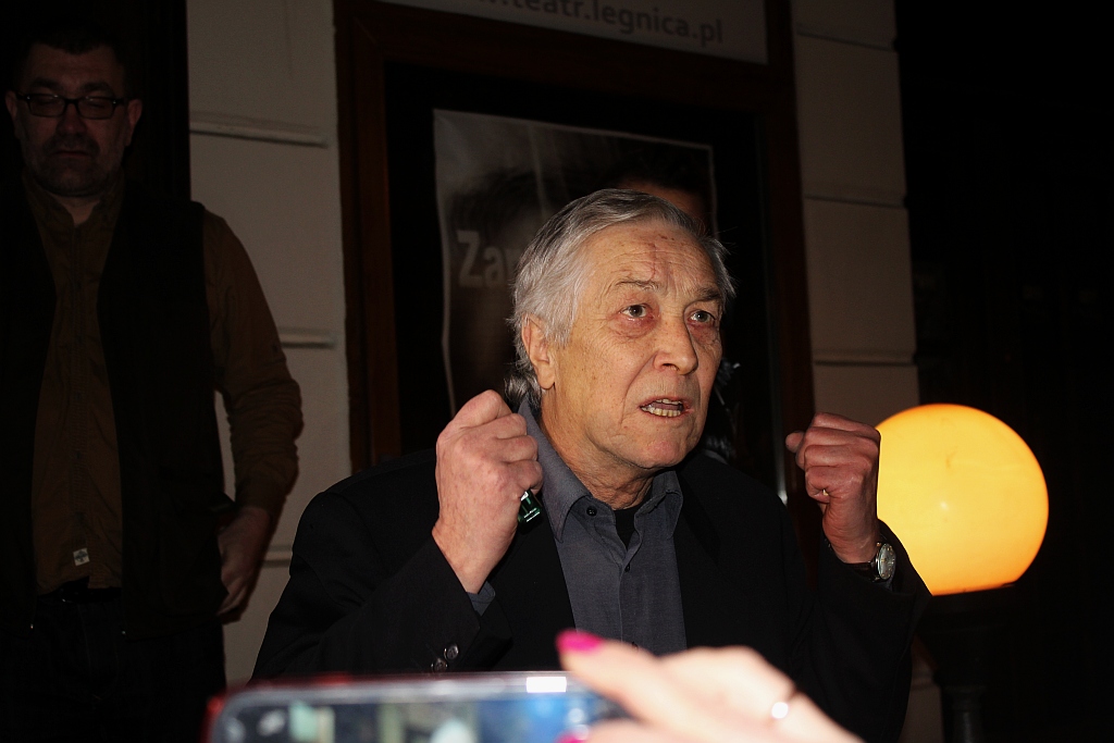 Protest pod teatrem. „Rechot Putina ... ”
