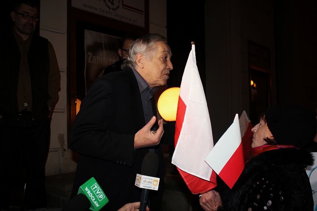 Protest pod teatrem. „Rechot Putina ... ”
