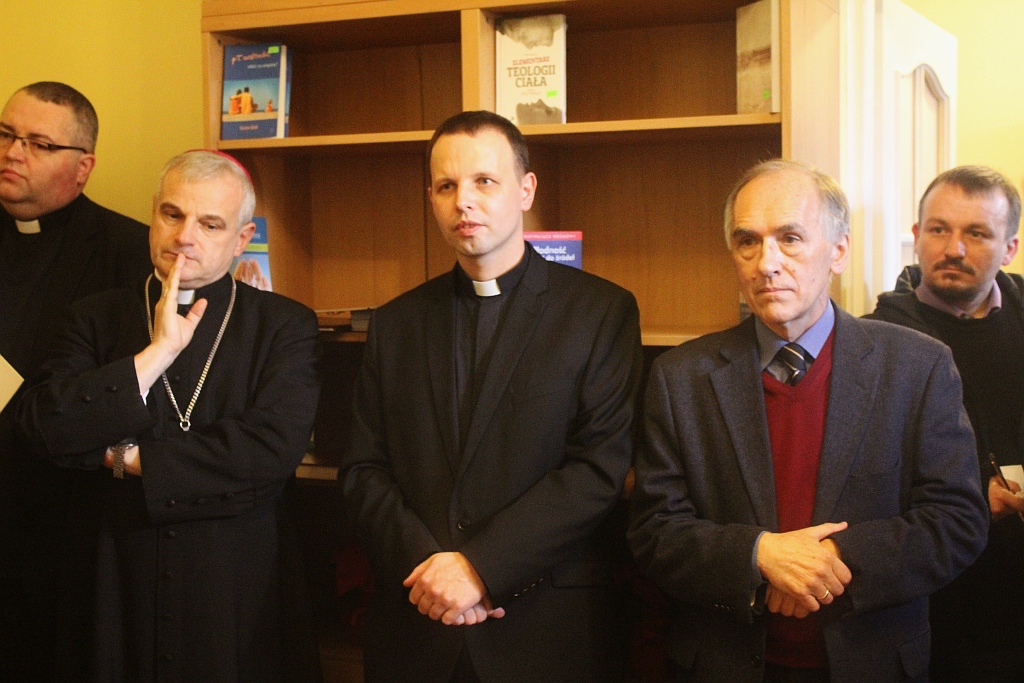 Kuria otwiera poradnię. „Odpowiedź na kryzys rodziny”