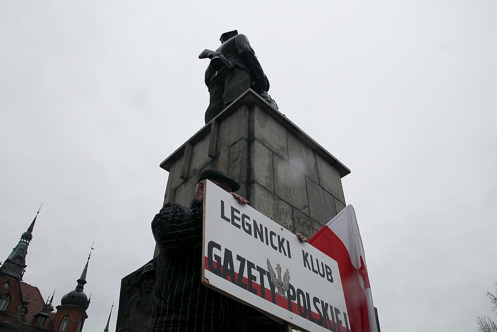 PiS w rocznicę stanu wojennego: Usunąć pomnik!
