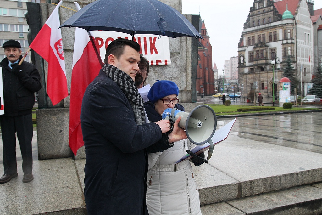 PiS w rocznicę stanu wojennego: Usunąć pomnik!