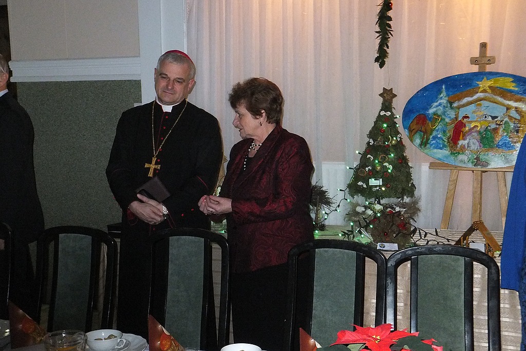Przełamali się opłatkiem i wspólnie kolędowali