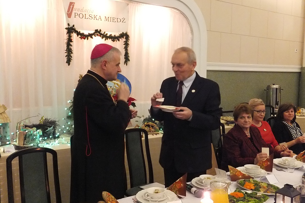 Przełamali się opłatkiem i wspólnie kolędowali