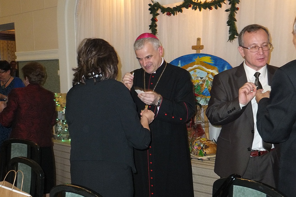 Przełamali się opłatkiem i wspólnie kolędowali