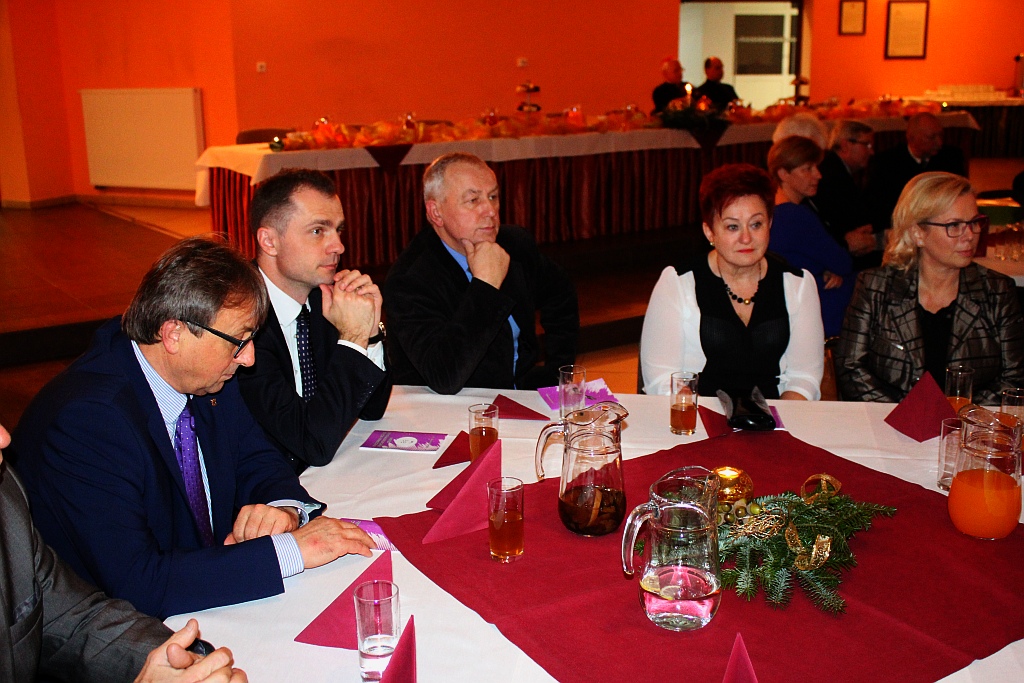 Idą święta. PiS z PO łamie się opłatkiem