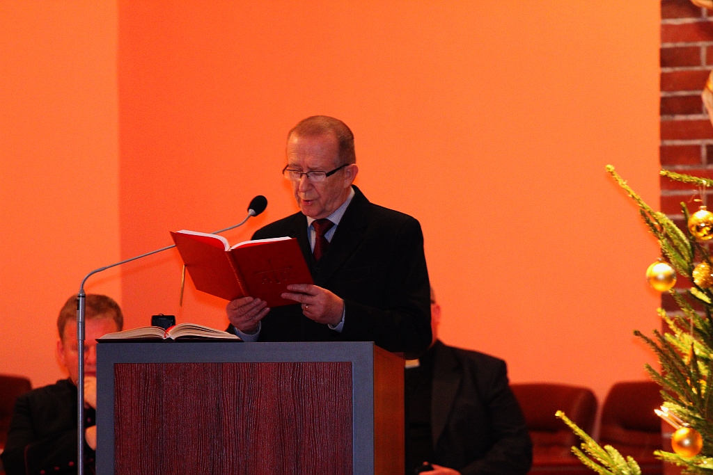 Idą święta. PiS z PO łamie się opłatkiem