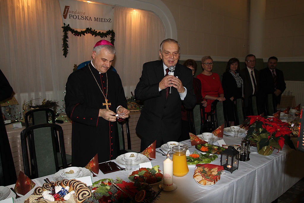 Przełamali się opłatkiem i wspólnie kolędowali
