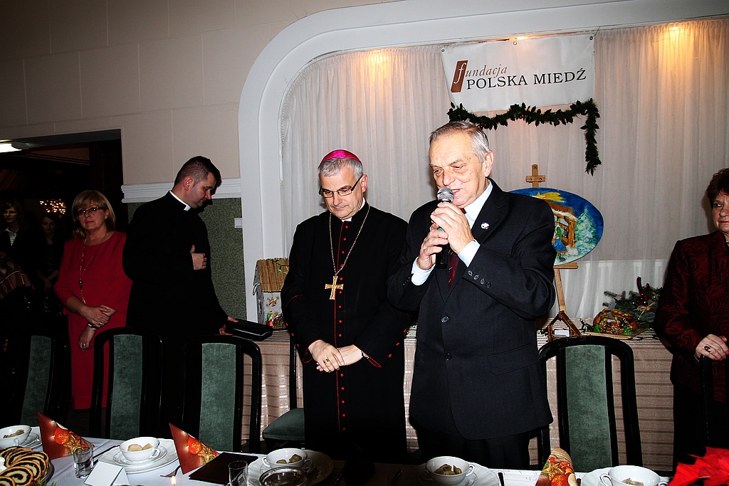 Przełamali się opłatkiem i wspólnie kolędowali