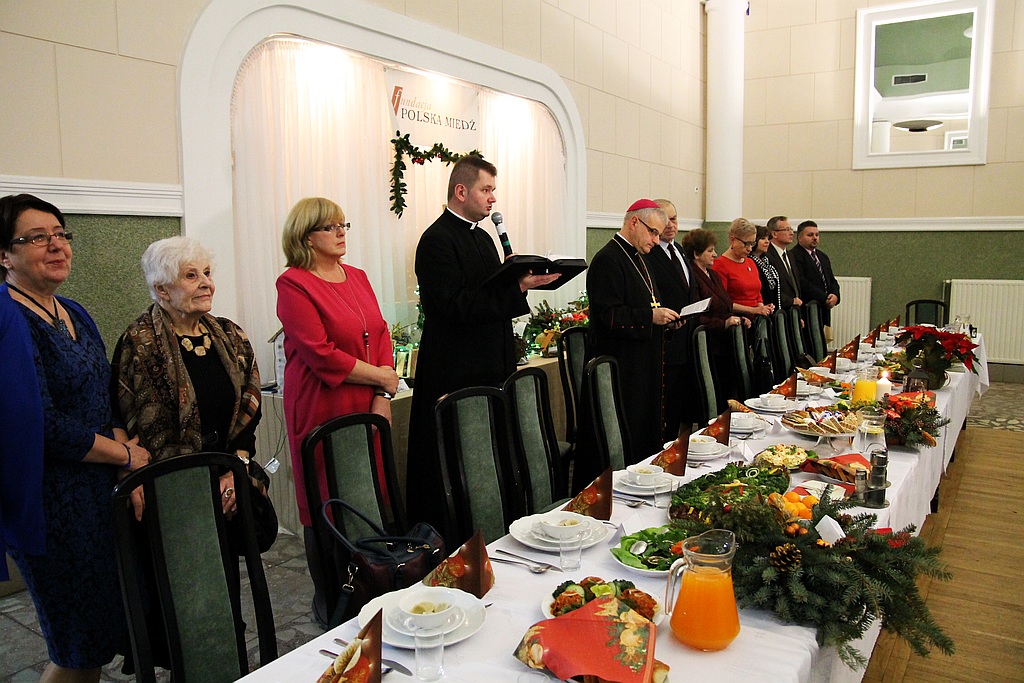 Przełamali się opłatkiem i wspólnie kolędowali