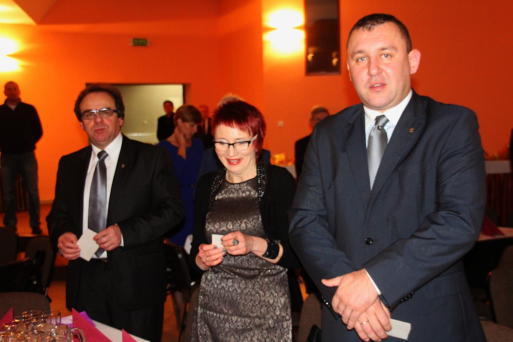 Idą święta. PiS z PO łamie się opłatkiem
