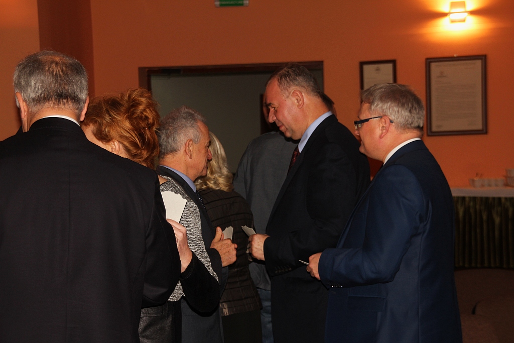Idą święta. PiS z PO łamie się opłatkiem