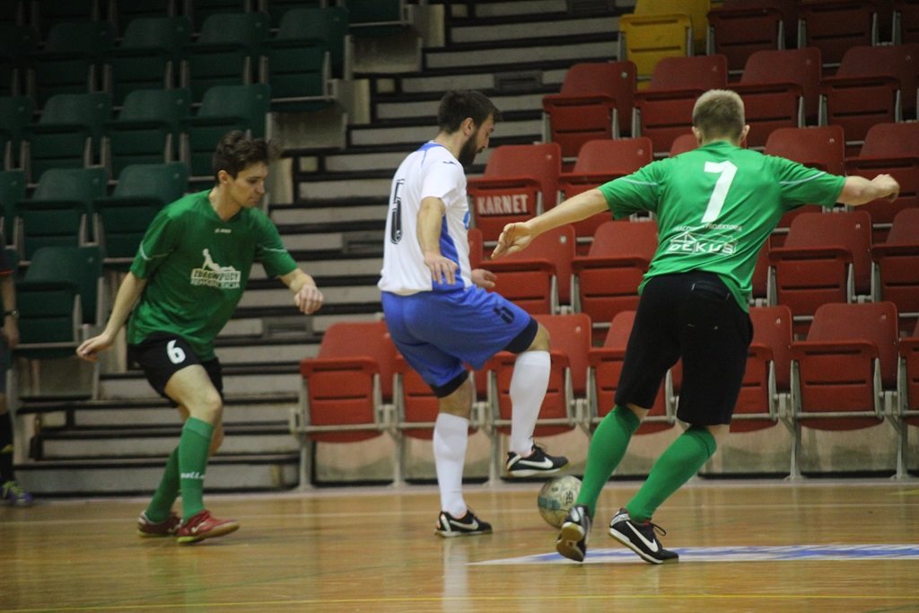 2 LLH: Pięć goli piłkarza Dolcanu Ząbki