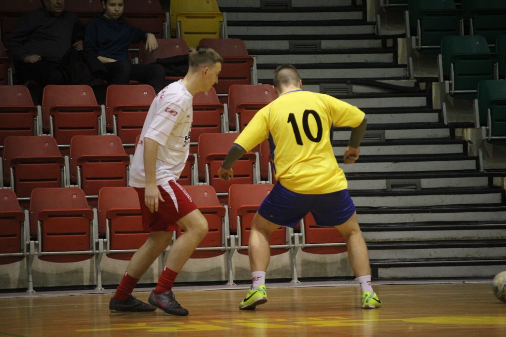 2 LLH: Pięć goli piłkarza Dolcanu Ząbki