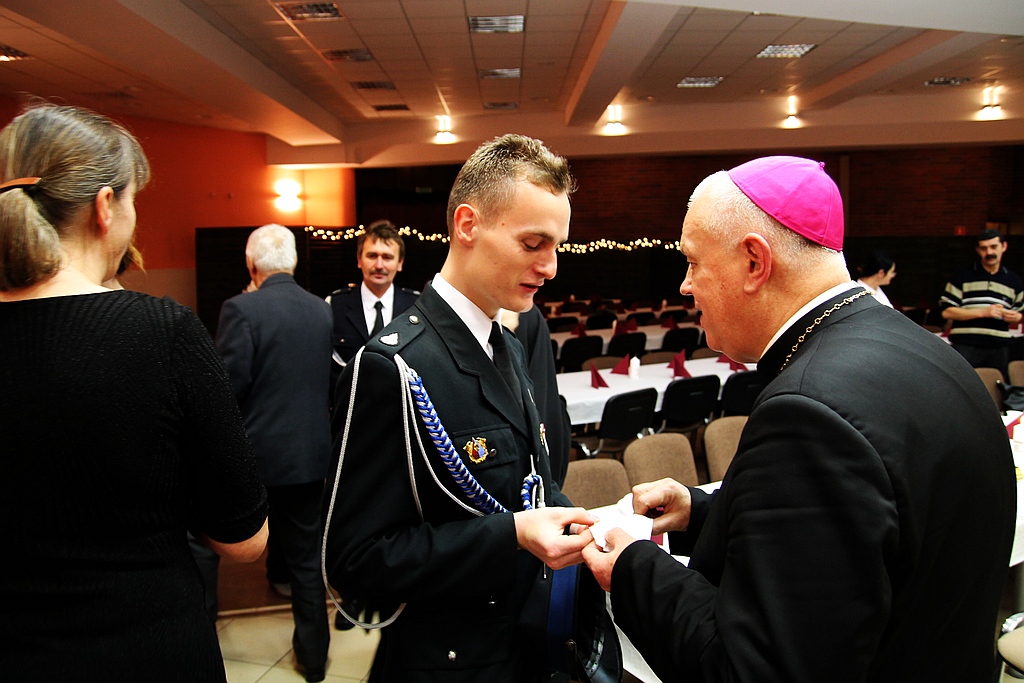 Biskup kolędował z wiernymi na Koperniku