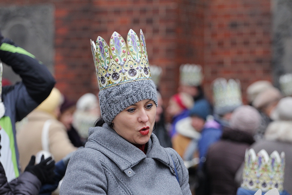 Tłum legniczan przeszedł w Orszaku Trzech Króli