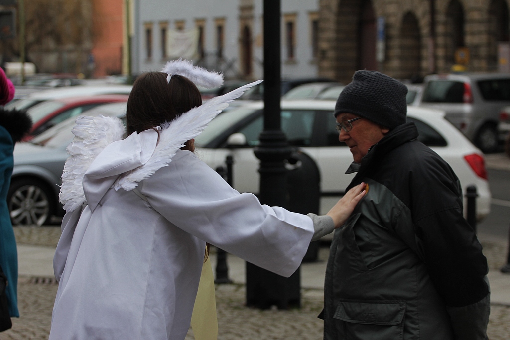 Tłum legniczan przeszedł w Orszaku Trzech Króli