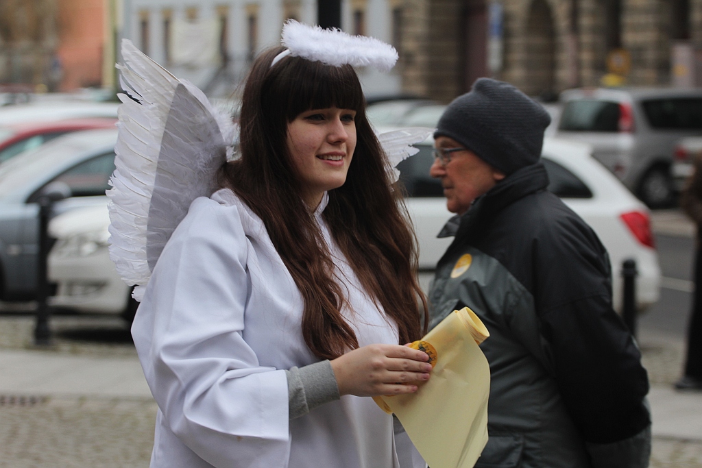 Tłum legniczan przeszedł w Orszaku Trzech Króli