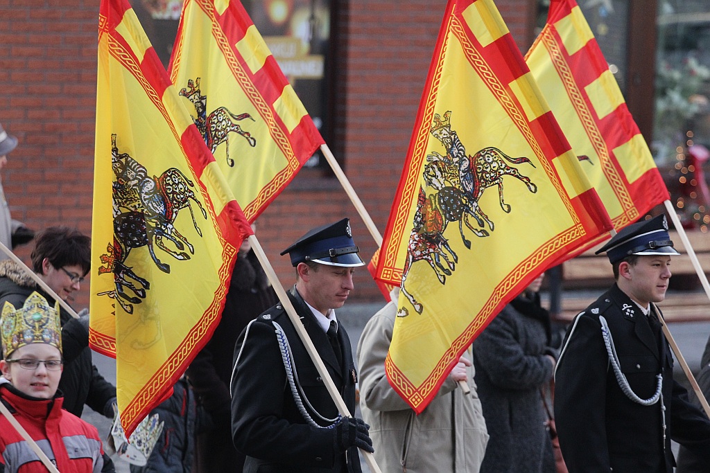 Tłum legniczan przeszedł w Orszaku Trzech Króli