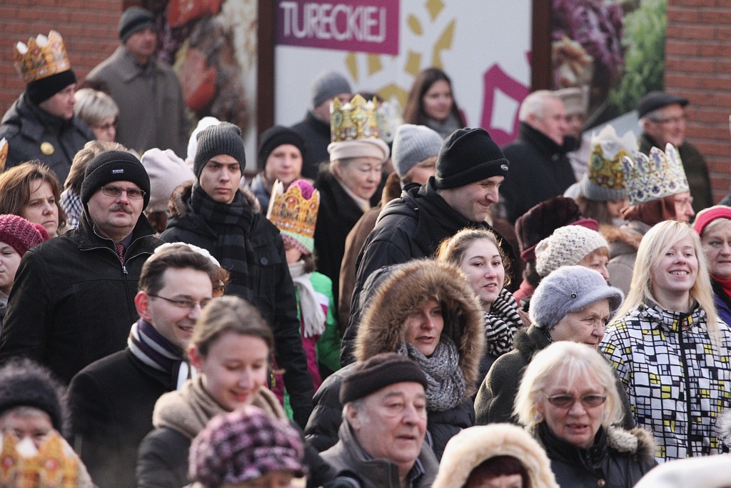 Tłum legniczan przeszedł w Orszaku Trzech Króli