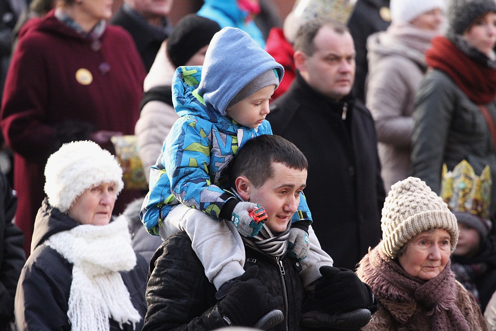 Tłum legniczan przeszedł w Orszaku Trzech Króli