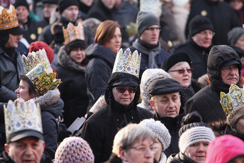 Tłum legniczan przeszedł w Orszaku Trzech Króli