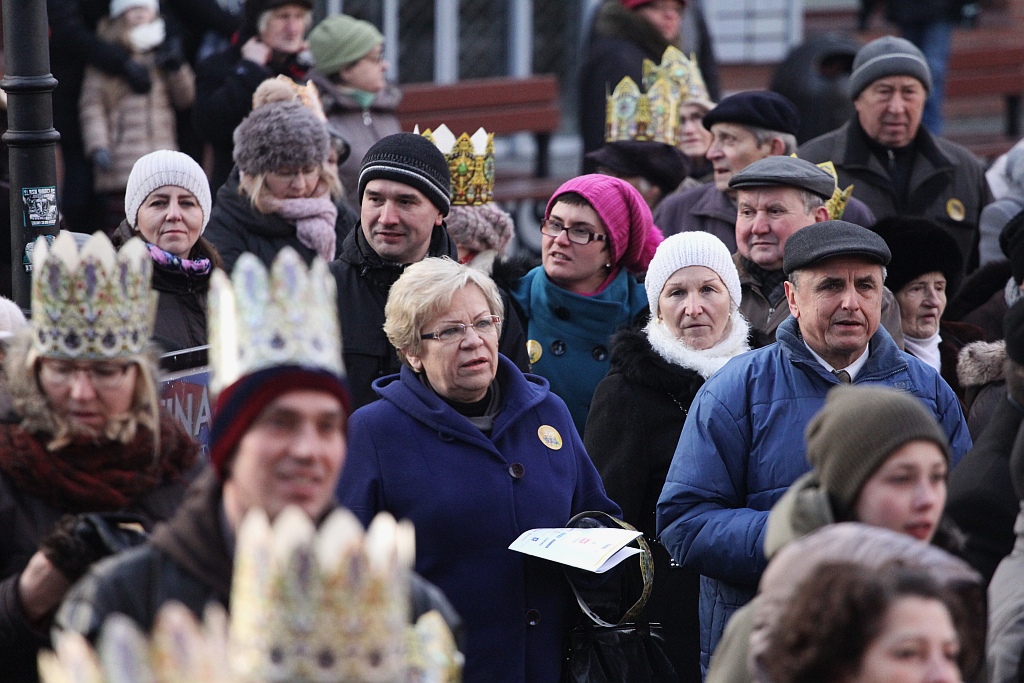 Tłum legniczan przeszedł w Orszaku Trzech Króli