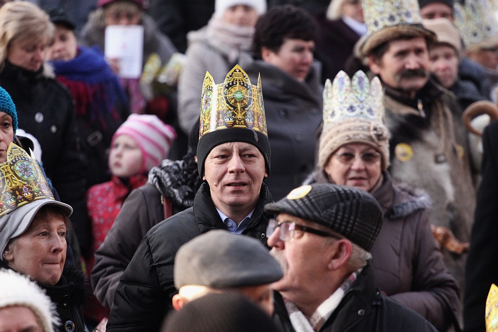 Tłum legniczan przeszedł w Orszaku Trzech Króli