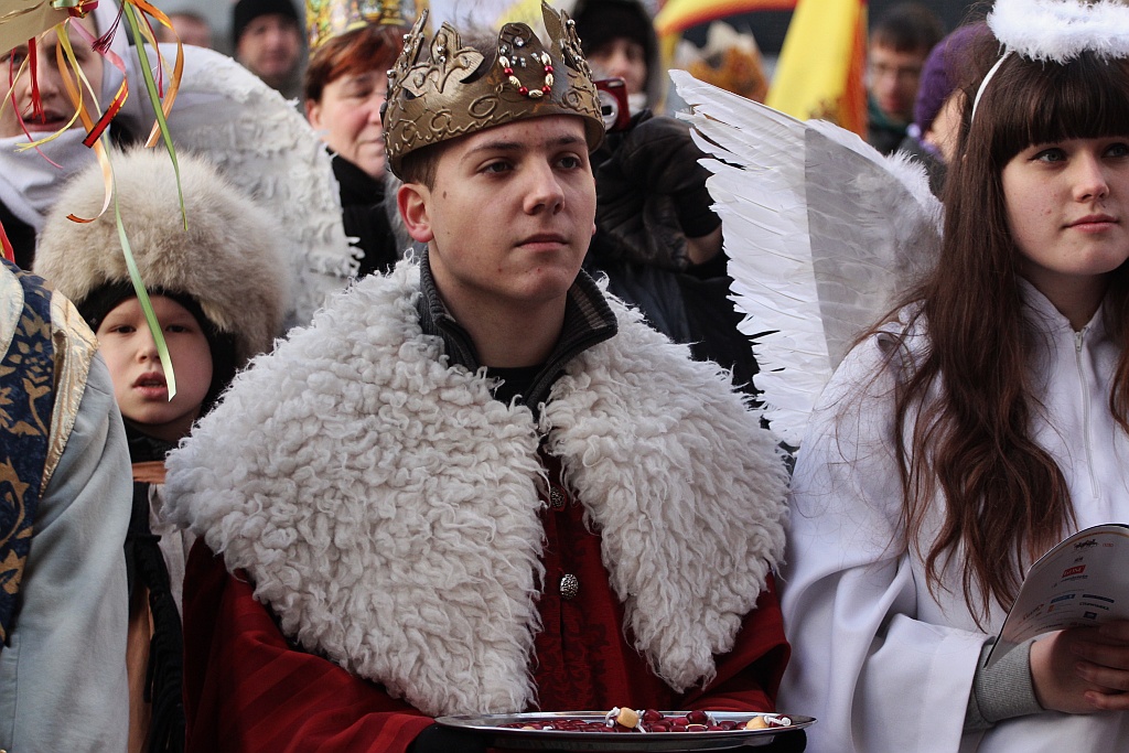 Tłum legniczan przeszedł w Orszaku Trzech Króli