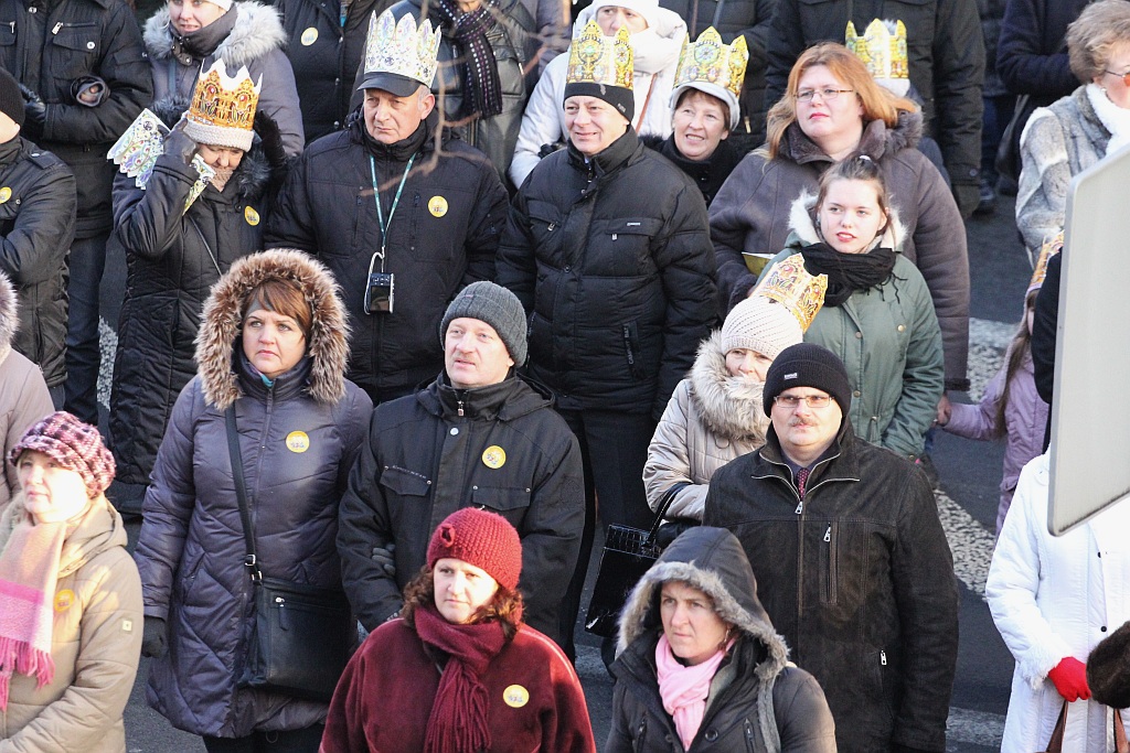 Tłum legniczan przeszedł w Orszaku Trzech Króli