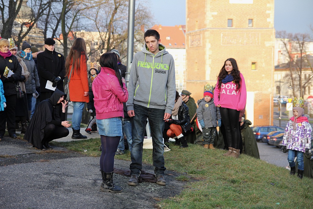 Tłum legniczan przeszedł w Orszaku Trzech Króli
