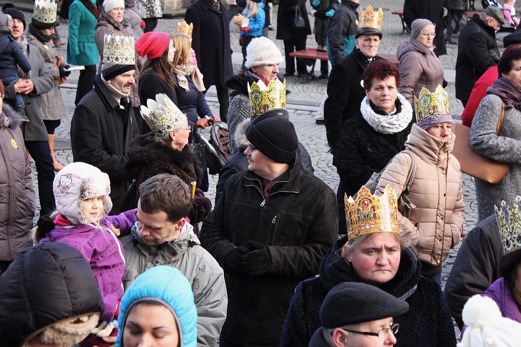 Tłum legniczan przeszedł w Orszaku Trzech Króli