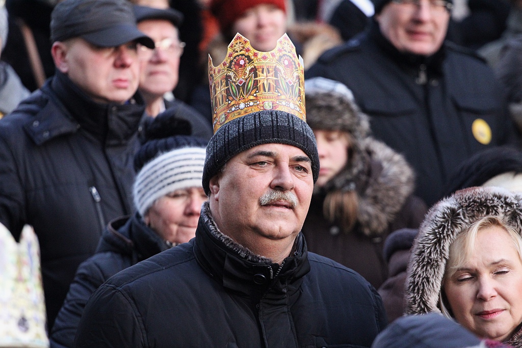 Tłum legniczan przeszedł w Orszaku Trzech Króli