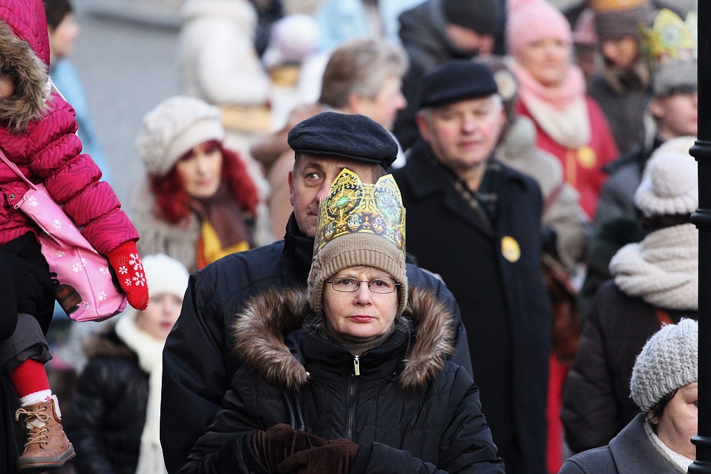 Tłum legniczan przeszedł w Orszaku Trzech Króli