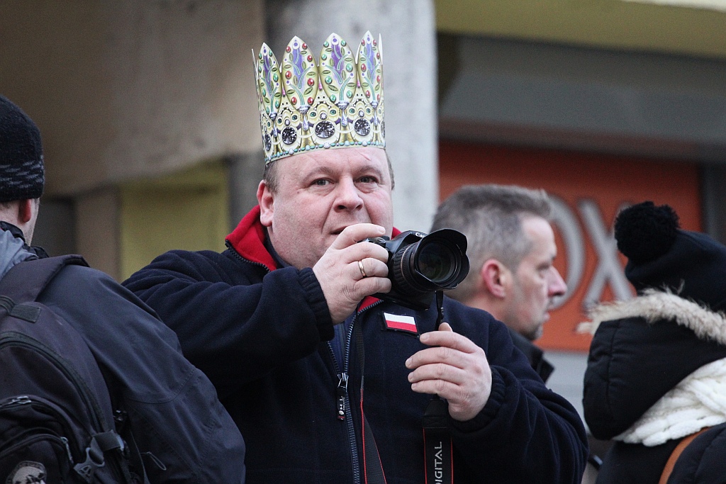 Tłum legniczan przeszedł w Orszaku Trzech Króli