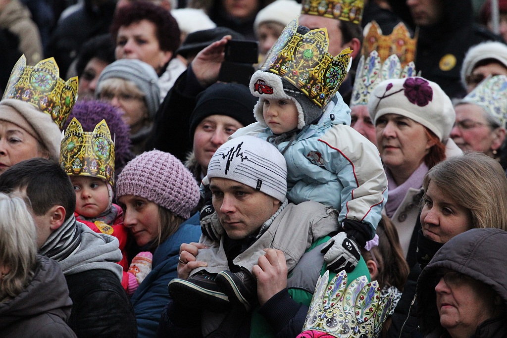Tłum legniczan przeszedł w Orszaku Trzech Króli