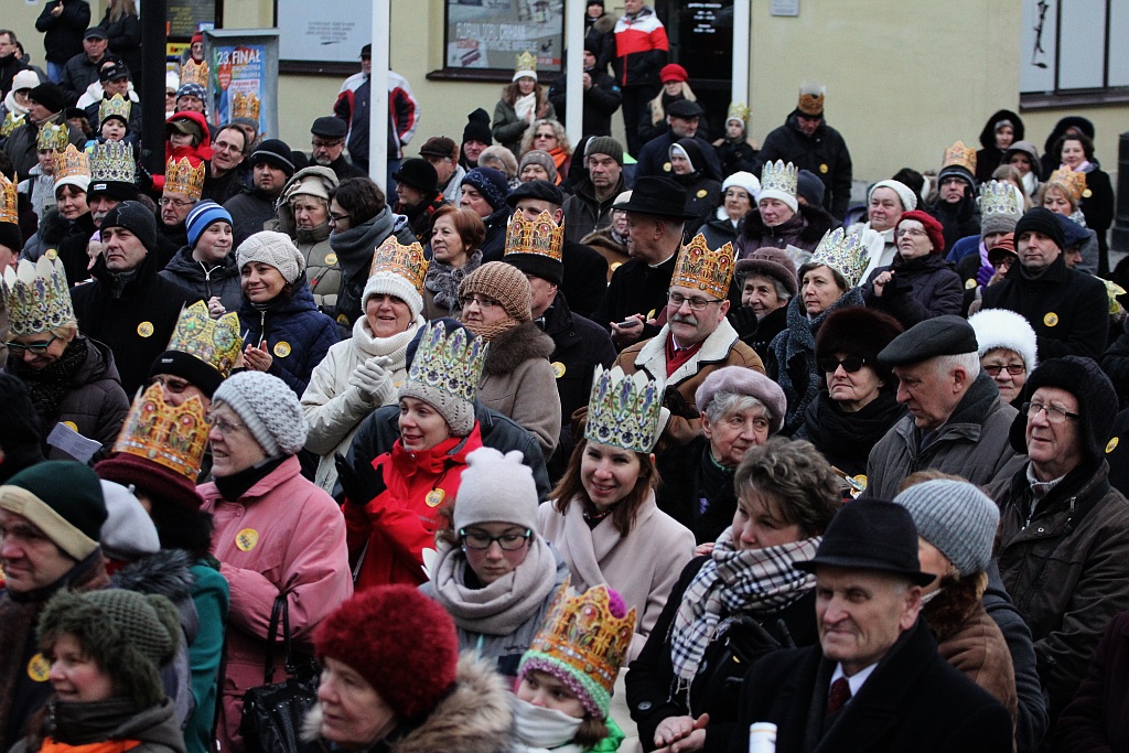 Tłum legniczan przeszedł w Orszaku Trzech Króli