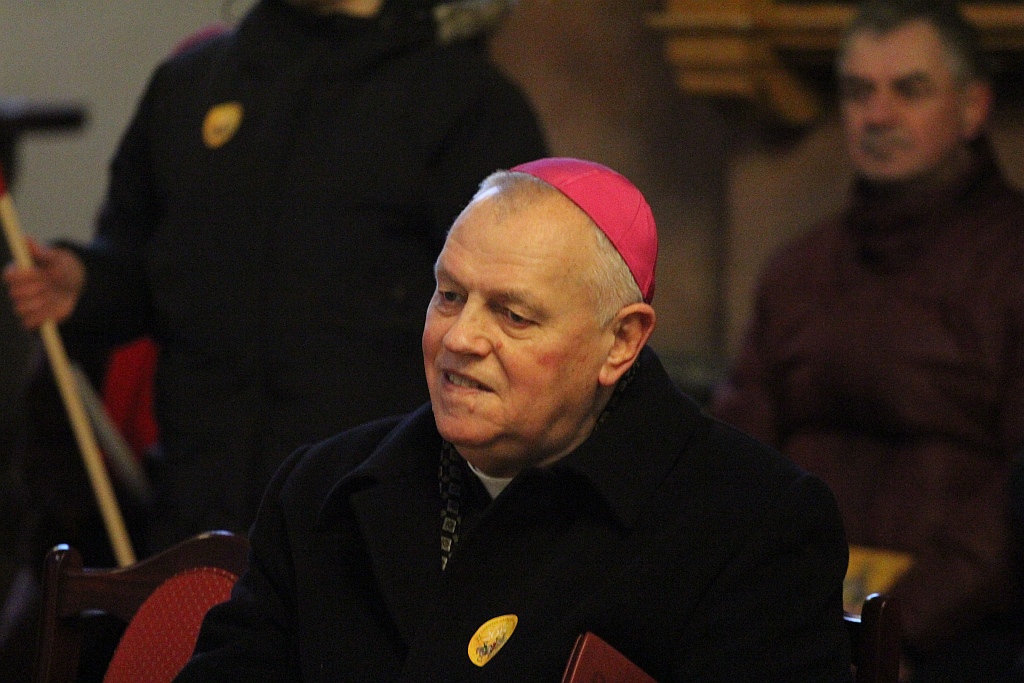 Tłum legniczan przeszedł w Orszaku Trzech Króli