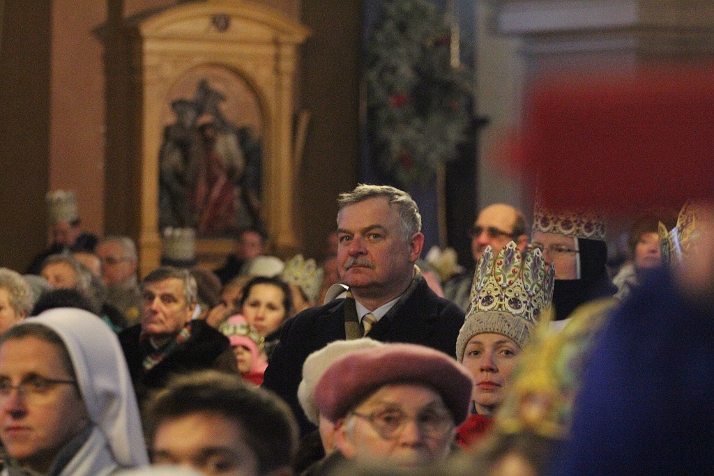 Tłum legniczan przeszedł w Orszaku Trzech Króli
