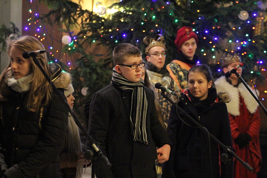 Tłum legniczan przeszedł w Orszaku Trzech Króli