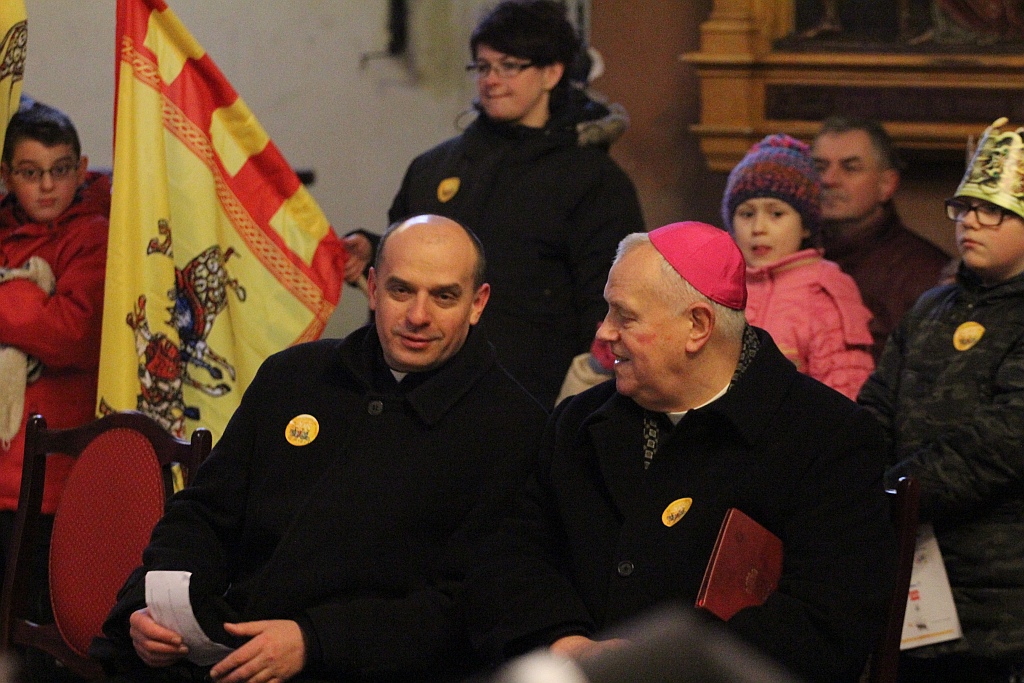 Tłum legniczan przeszedł w Orszaku Trzech Króli