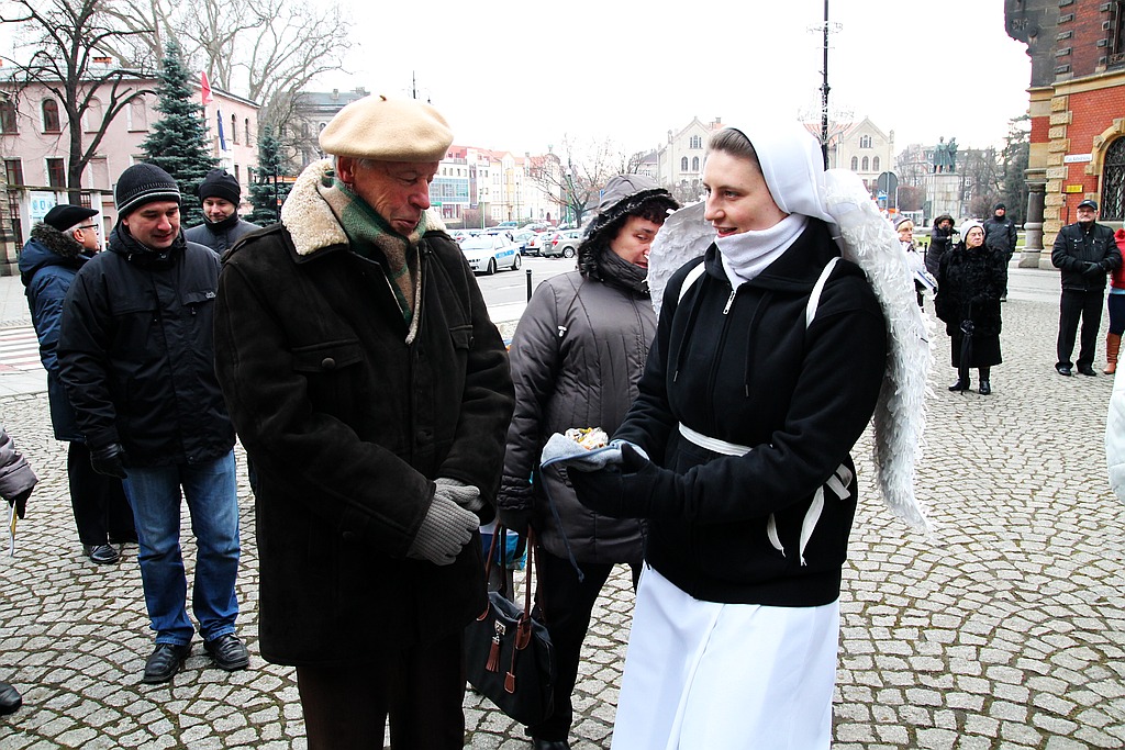 Tłum legniczan przeszedł w Orszaku Trzech Króli