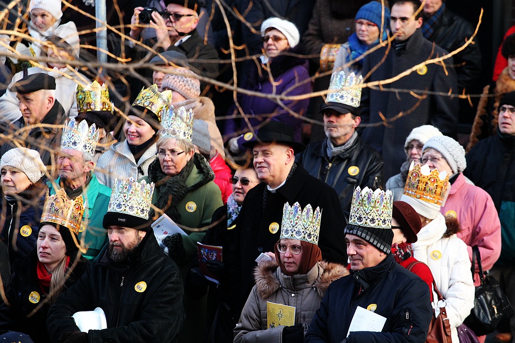 Tłum legniczan przeszedł w Orszaku Trzech Króli