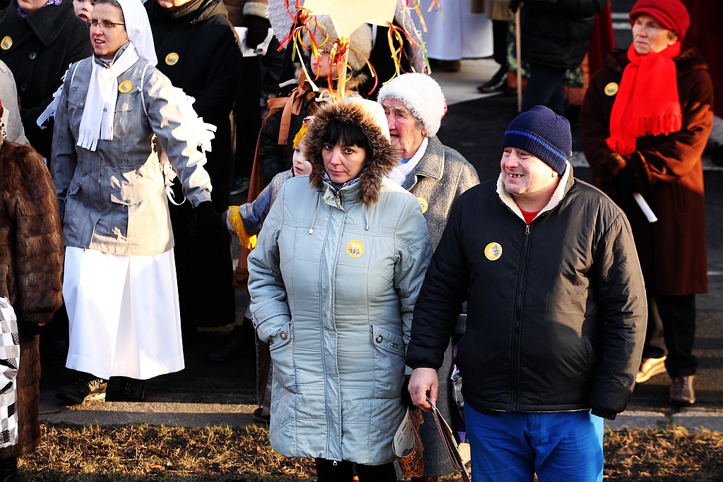 Tłum legniczan przeszedł w Orszaku Trzech Króli