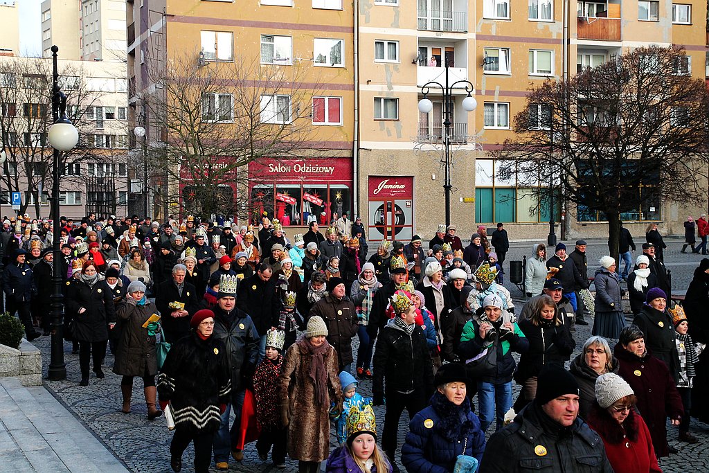 Tłum legniczan przeszedł w Orszaku Trzech Króli
