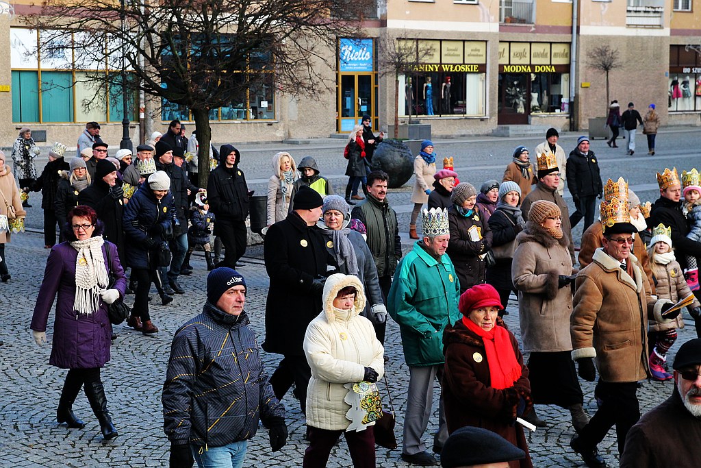 Tłum legniczan przeszedł w Orszaku Trzech Króli