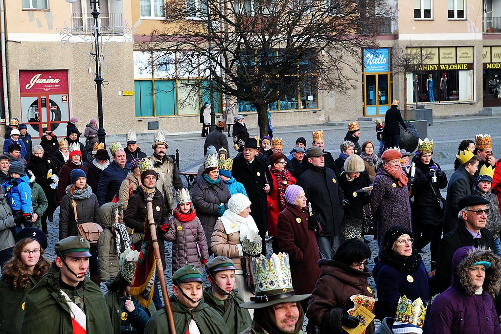 Tłum legniczan przeszedł w Orszaku Trzech Króli