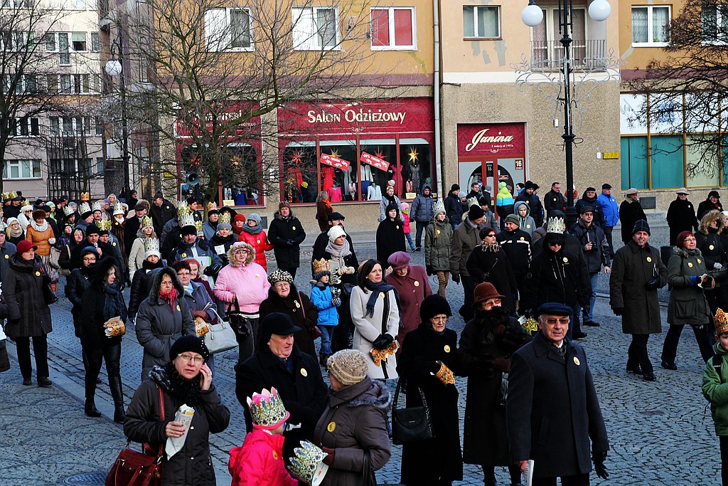 Tłum legniczan przeszedł w Orszaku Trzech Króli