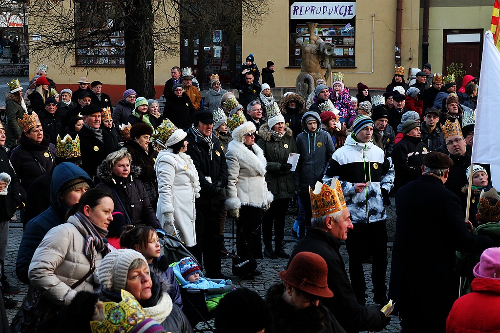 Tłum legniczan przeszedł w Orszaku Trzech Króli