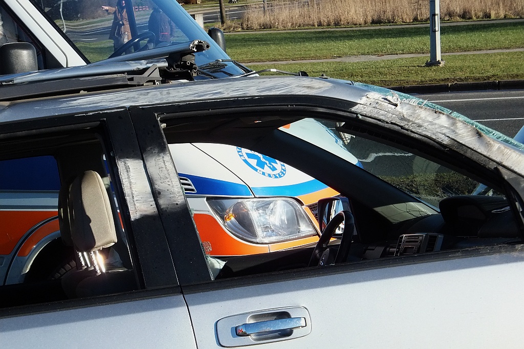 Zderzenie dwóch aut na Sikorskiego