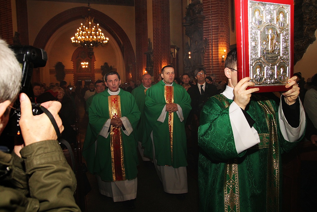 Myśliwi kolędowali i częstowali grochówką.
